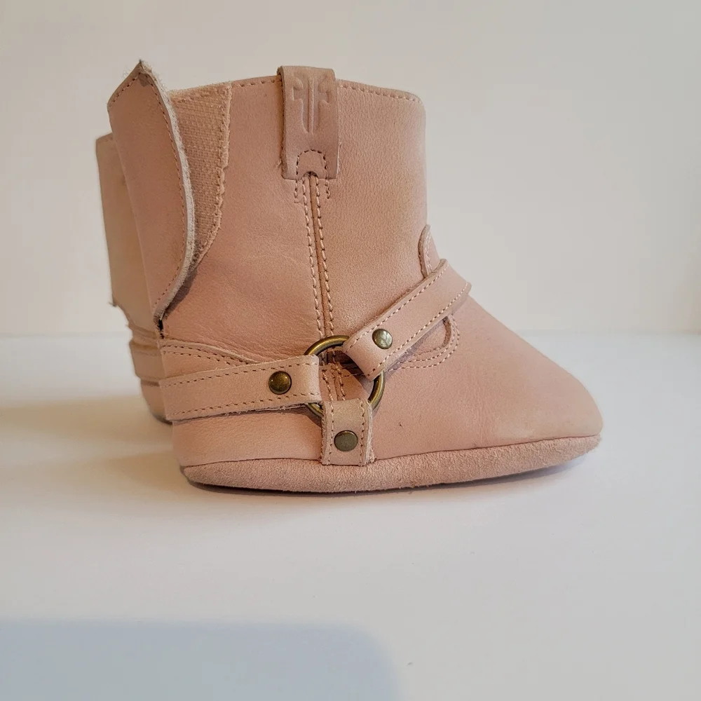 Frye pale pink baby booties 4 M phillip harness shoes boots baby infant newborn
